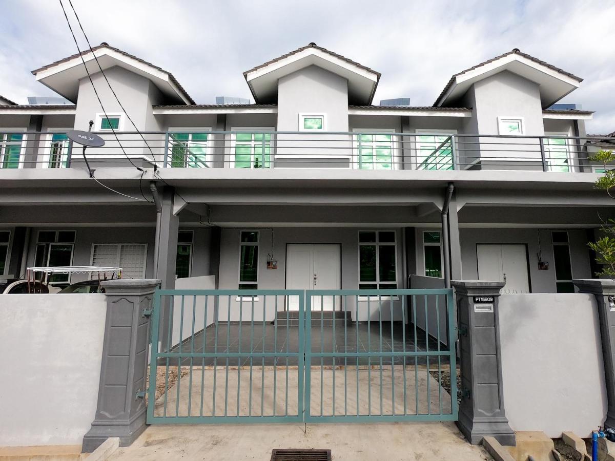 Ayna Homestay 5 Minutes To Marang Jetty エクステリア 写真